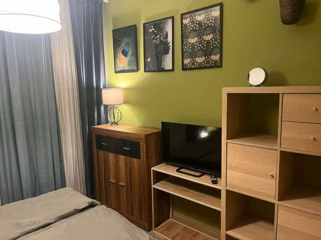 Ελεύθερο διαμέρισμα 2 δωματίων, 49 m², στο κέντρο του Τσβίκαου