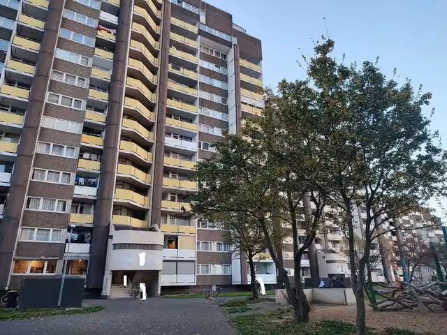 Νοικιασμένο διαμέρισμα 2 δωματίων στον 13ο όροφο, Κολωνία-Meschenich